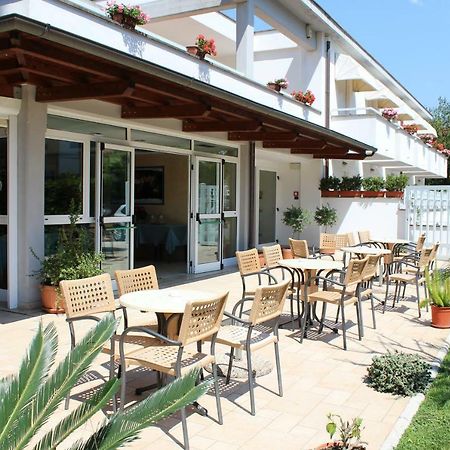 Hotel Mare Azzurro Террачина Екстер'єр фото