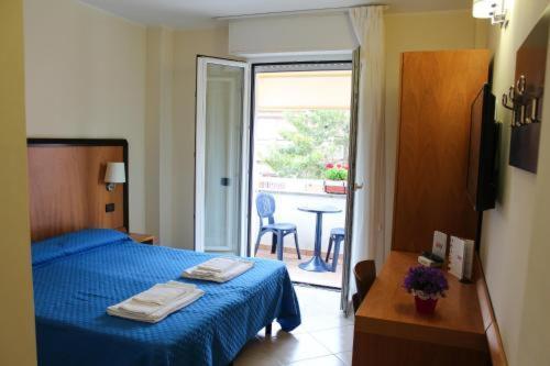 Hotel Mare Azzurro Террачина Екстер'єр фото