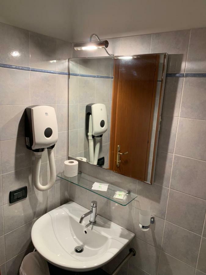 Hotel Mare Azzurro Террачина Екстер'єр фото