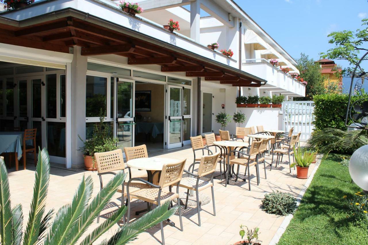 Hotel Mare Azzurro Террачина Екстер'єр фото