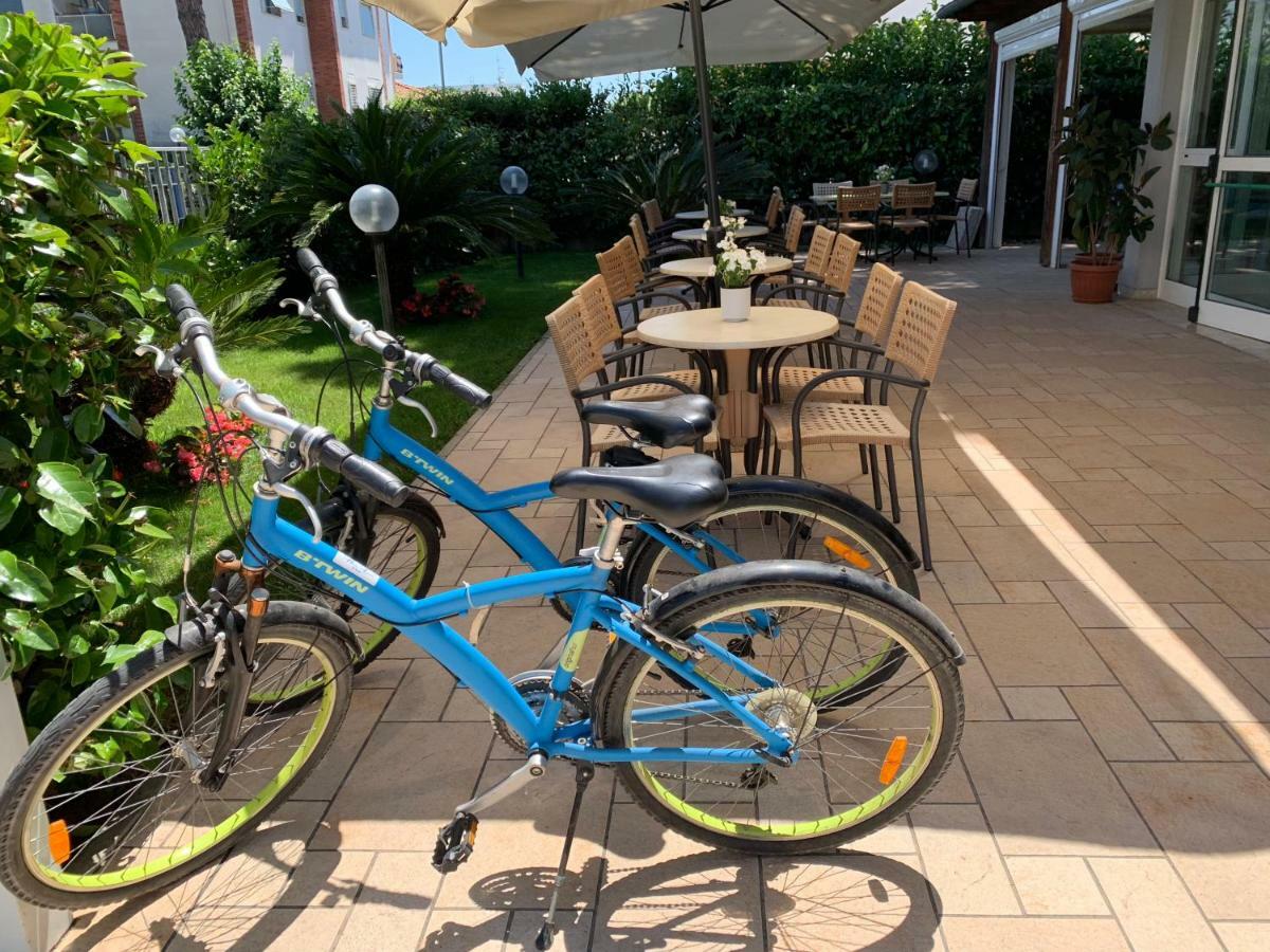 Hotel Mare Azzurro Террачина Екстер'єр фото